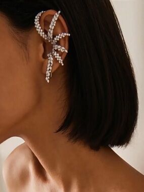 Top quality designer Clip on Crystal Ear Cuff Sparkling Spider Design NWT